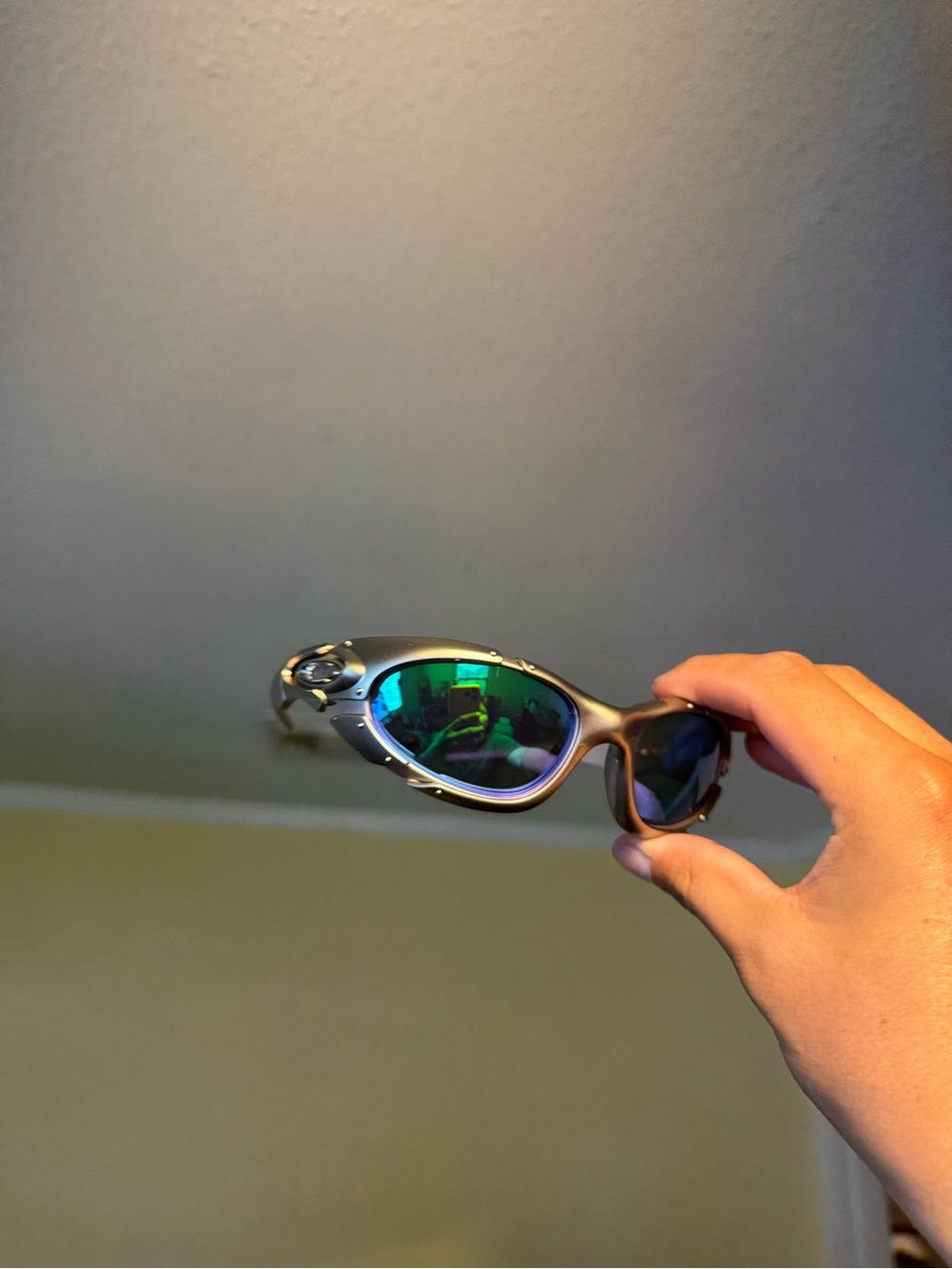 Men's Sport Sunglasses with Green Mirrored Lenses Oakleys